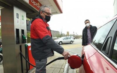 La elección de gasolinera permite ahorrar hasta 18 euros por depósito