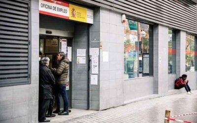 El paro en España cae en mayo y baja de los tres millones
