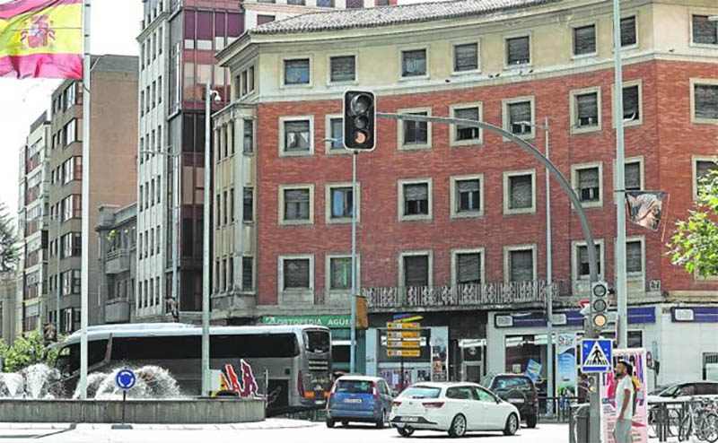 Denuncian la ocupación de cuatro pisos de un edificio de la plaza de España de Palencia